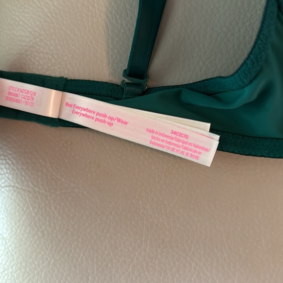 NWOT VS Pink push up bra size 34C - Picture 4 of 5